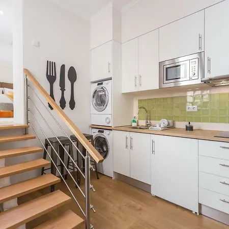 With Διαμέρισμα Lisboa