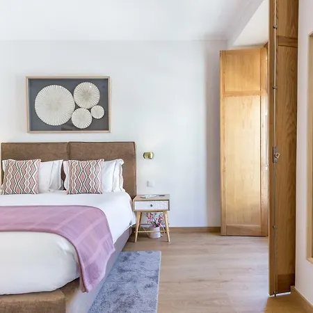 Apartament With *